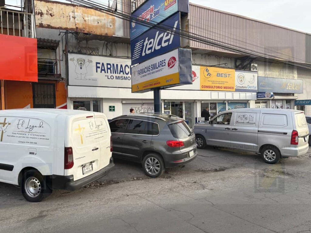 Abuelito fallece en consultorio de farmacia de Los Pinos