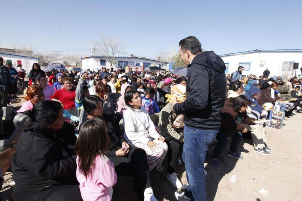 Festeja Marco Bonilla con familias de Anapra el Día de la Candelaria