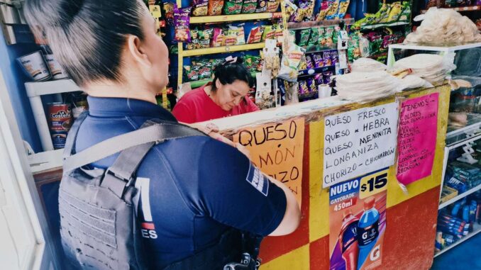 Refuerza policía municipal presencia en escuelas, colonias y comercios
