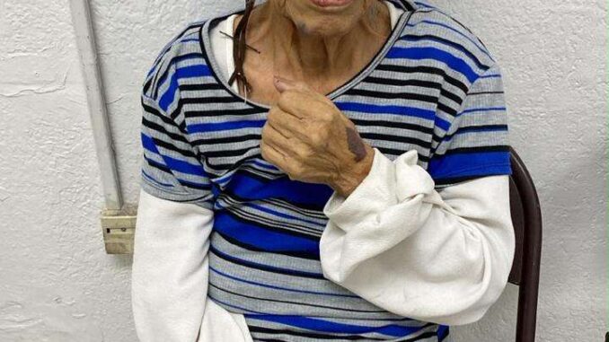 Solicitan apoyo para encontrar a la familia de mujer extraviada