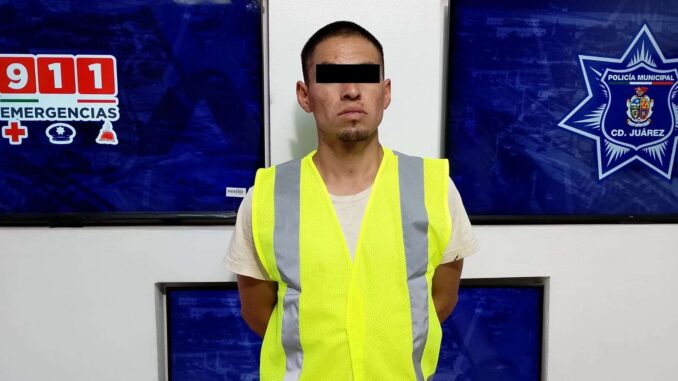 Rocía a su esposa con gasolina para matarla; lo detienen