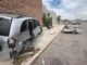 Exceso de velocidad provoca choque contra edificio;  tres lesionados