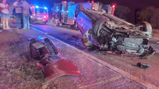 Alcohol y exceso de velocidad terminan en aparatosa volcadura sobre la Vialidad Sacramento