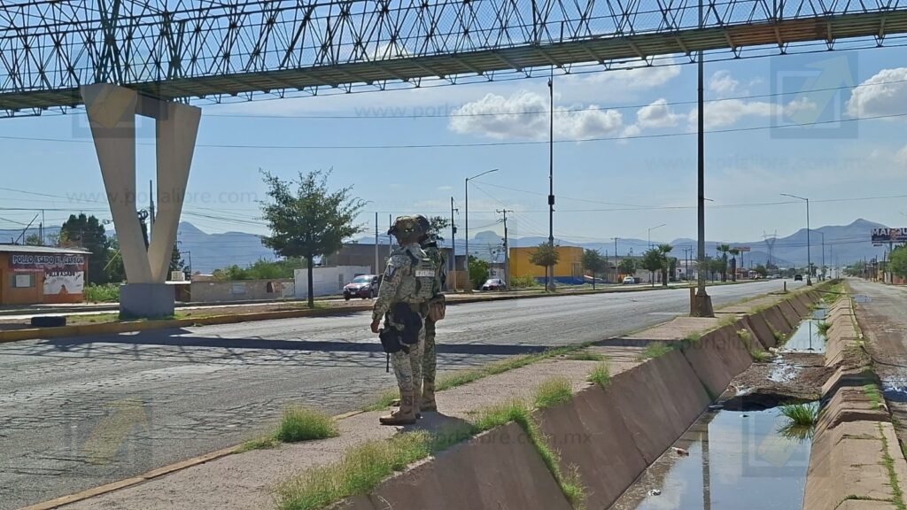 Retiran manta con mensaje de amenaza en puente peatonal de la colonia Plan de Ayala