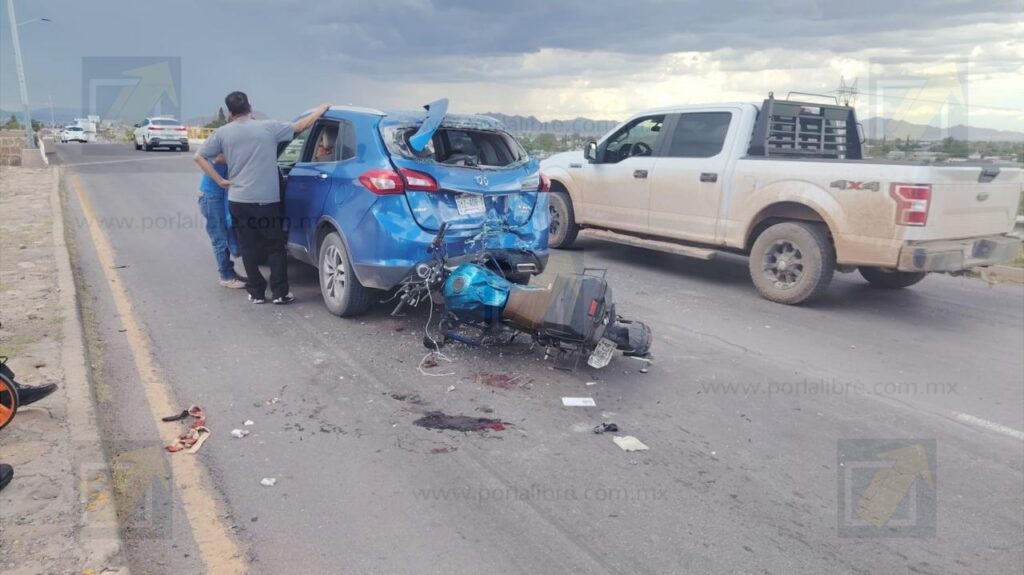 Motociclista resulta lesionado tras impactar contra camioneta en Fuentes Mares