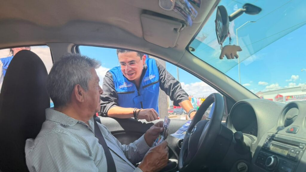 Participa Rafa Loera en «terremoto azul» del PAN