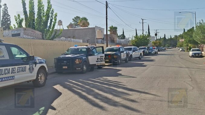 Sujetos armados ingresan a corralón estatal y roban dos camionetas en colonia Altavista 