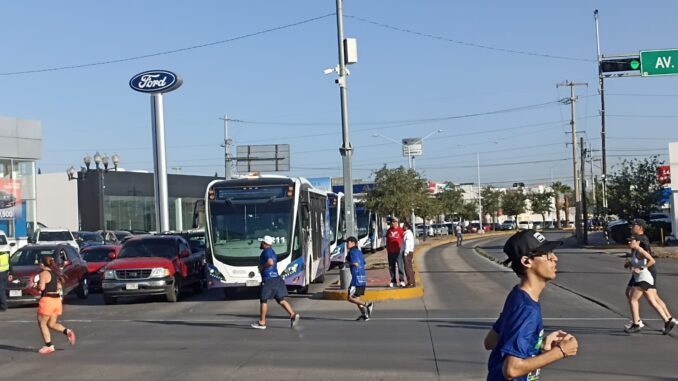 Cadena comercial realiza carrera sin aviso; afectó servicio del Bowí