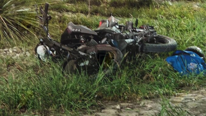 Motociclista queda grave tras salir del camino en el Fuentes Mares frente a Pemex