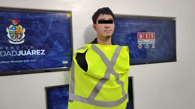 Detienen a dos con una subametralladora tipo Uzi