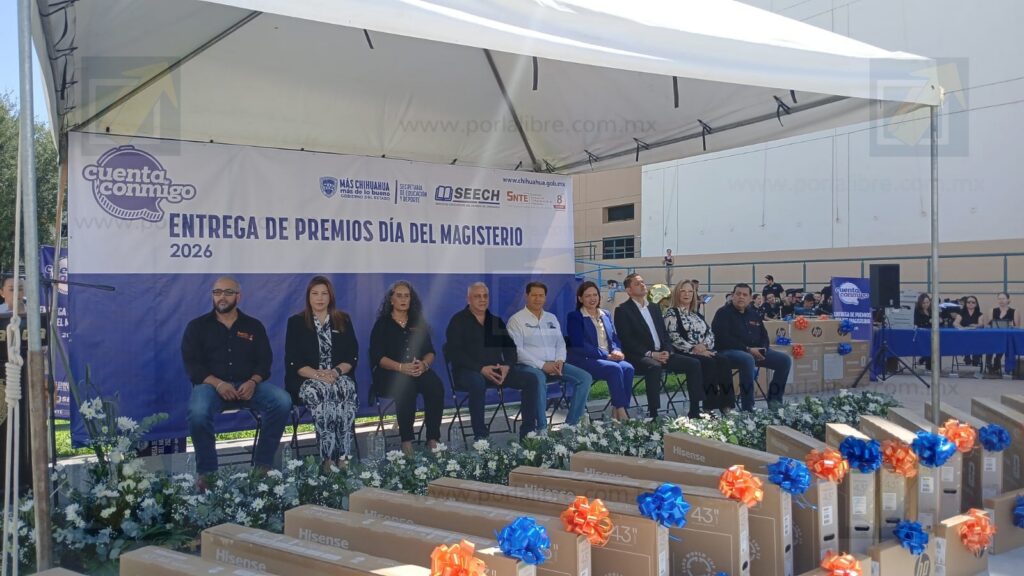 Entrega Gobierno del Estado premios del Sorteo por Día del Maestro