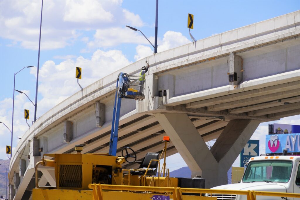 Realiza Municipio infraestructura peatonal en Paso Superior vialidad Los Nogales y avenida De las Industrias