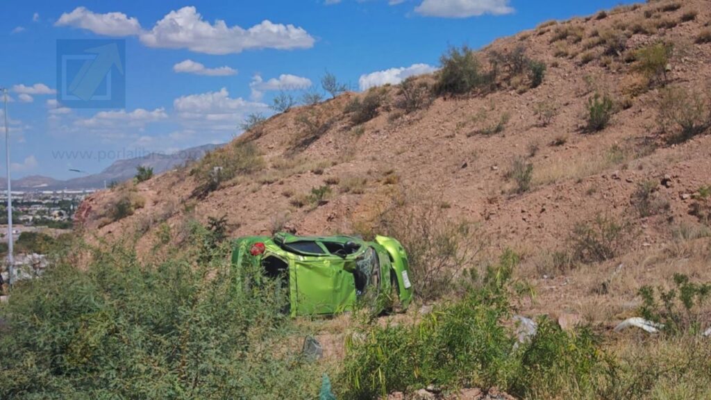 Exceso de velocidad provoca volcadura en prolongación 20 de Noviembre