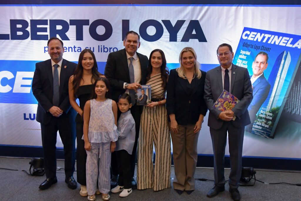 Presenta el secretario de Seguridad Pública del Estado, Gilberto Loya, el libro “Centinela”, de su autoría