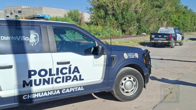 Lo encuentran familiares sin vida junto a un árbol