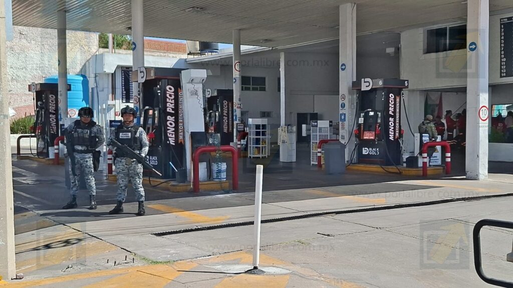 Operativo de fuerzas federales sorprende en gasolinera de la colonia Santa Rosa