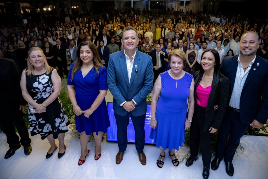 Entrega Marco Bonilla diplomas a más de mil chihuahuenses que concluyeron el Diplomado Internacional de Liderazgo Comunitario