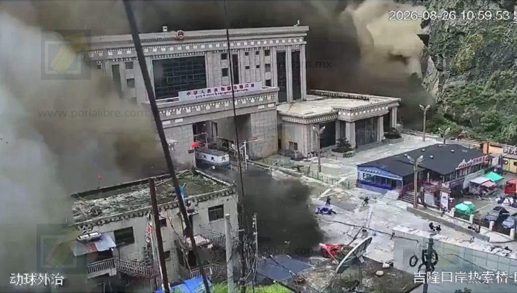 (VIDEOS) Riada en Nepal: Más de 390 muertos y mil 400 desaparecidos