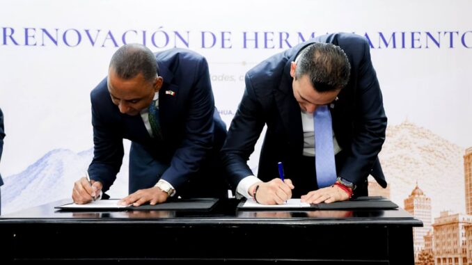 Firman alcaldes Marco Bonilla y Renard Johnson de El Paso convenio de hermanamiento entre las dos ciudades