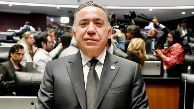 Inzunza deja la bancada de Morena; ahora será senador independiente