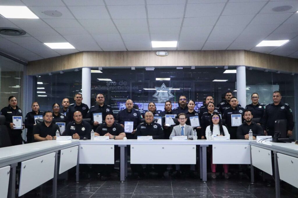Reconocen a policías municipales por su desempeño