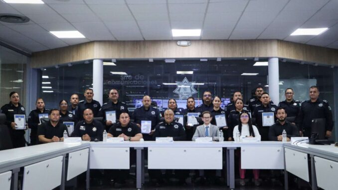 Reconocen a policías municipales por su desempeño