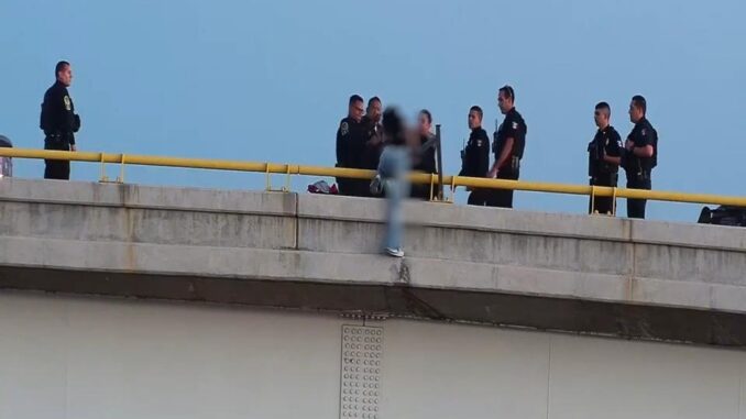 Interviene Policía Municipal oportunamente para auxiliar a joven en crisis emocional
