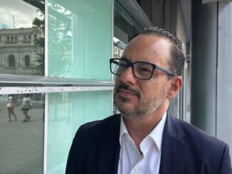 Va Jorge Soto contra el uso de colores partidistas en bienes públicos