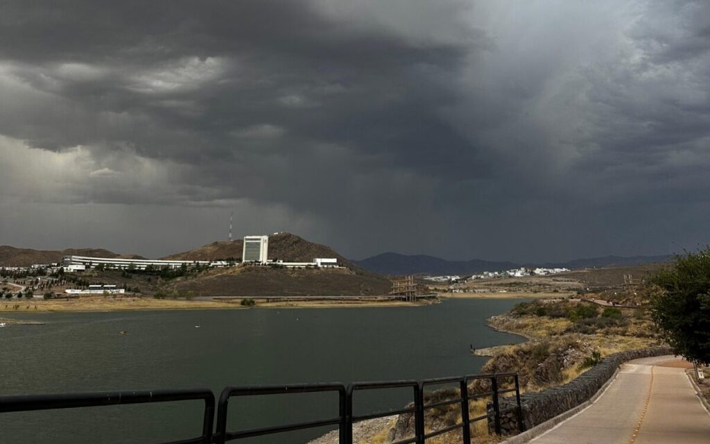 Alertan por lluvias fuertes y viento durante martes y miércoles en el estado 