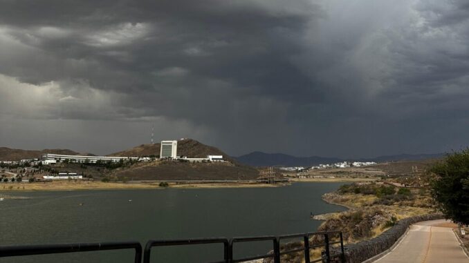 Alertan por lluvias fuertes y viento durante martes y miércoles en el estado 