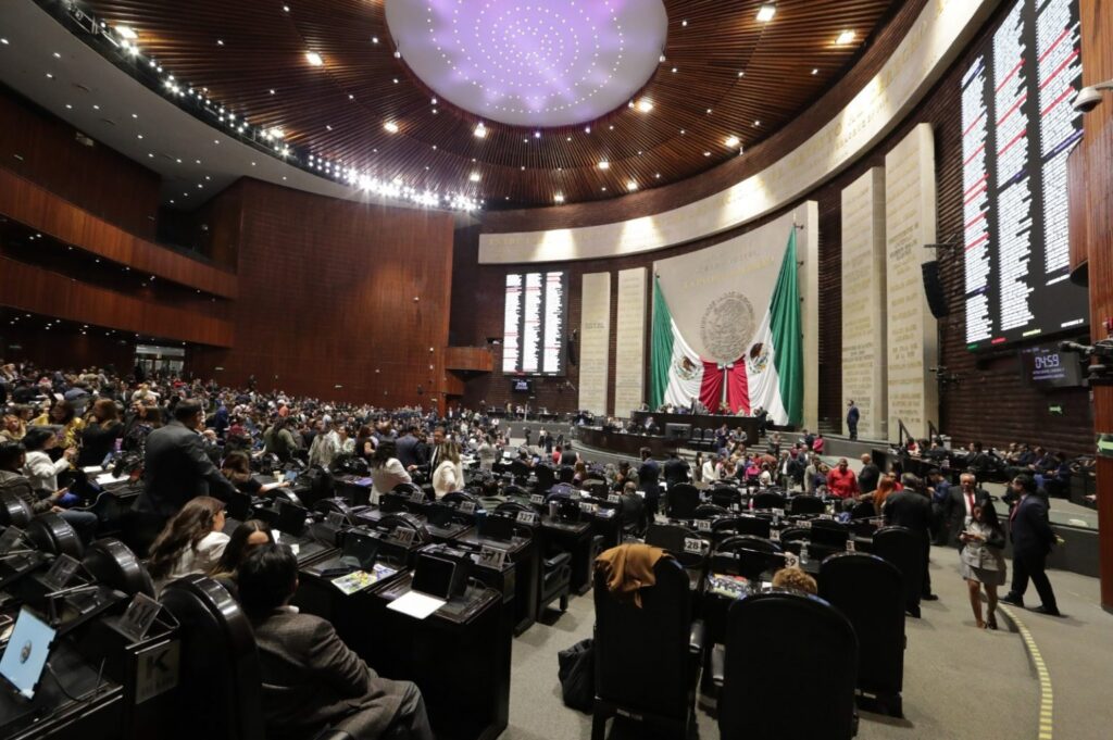 Manda Sheinbaum iniciativa para mutilar derechos de mexicanos con doble nacionalidad