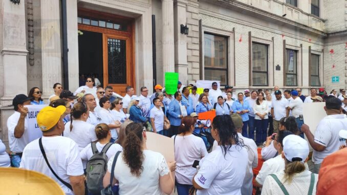 Choque en Rectoría de la UACH de sindicalizados y feministas