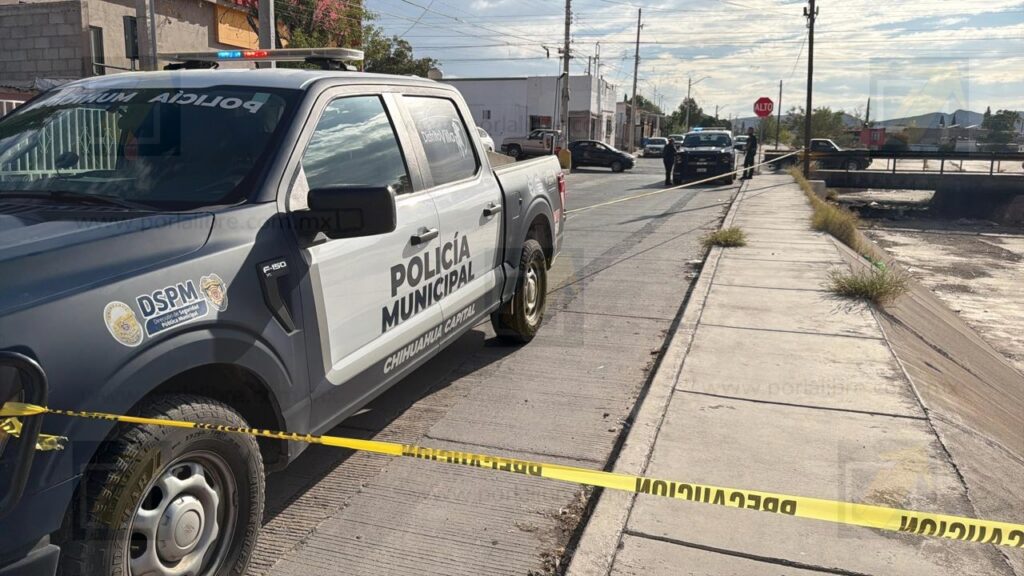 Hallan a hombre sin vida debajo de puente; presuntamente habría muerto por sobredosis