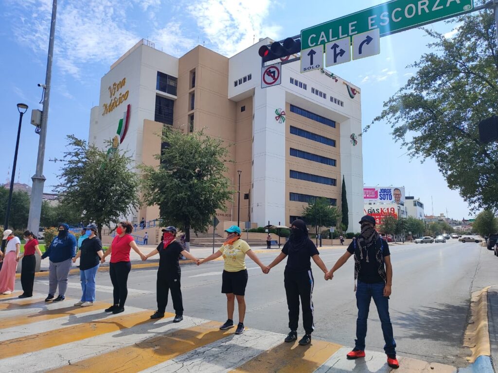 Tras tres días de protestas por plazas docentes normalistas bloquean la avenida Carranza 