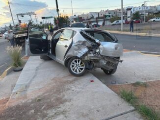Fuerte choque en la zona Reliz deja dos conductores con lesiones