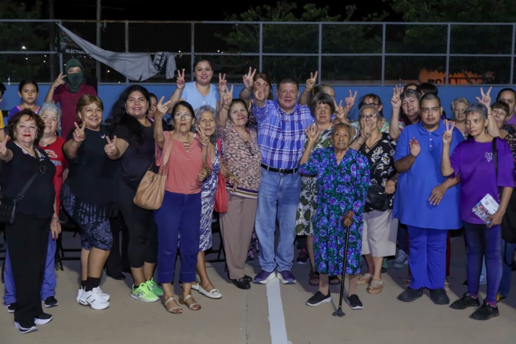 Continúa César Jáuregui recorrido por colonias; se reúne con vecinos de Lomas Universidad, Unidad y Óscar Flores