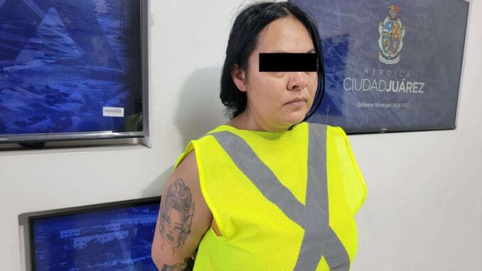 Presentan a mujer que mató a su pareja con un machete