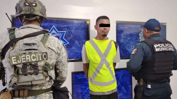 Lo arrestan con orden de aprehensión vigente