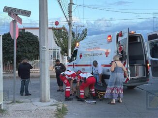 Conductora de motoneta termina lesionada tras maniobra para evitar choque