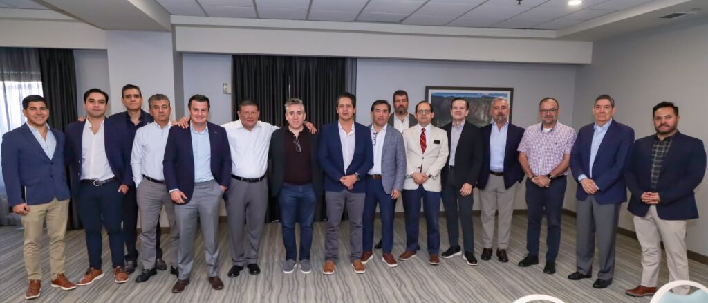 Se reúne César Jáuregui con integrantes de CAPRIN Chihuahua