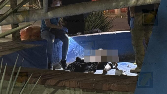 Hallan a hombre sin vida por aparente sobredosis bajo puente del canal sobre la Teófilo Borunda