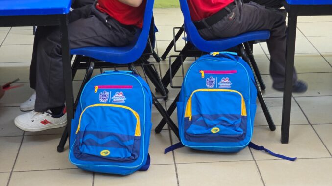 Continúa Municipio la entrega de Mi Bolsa Escolar en escuelas de la Capital