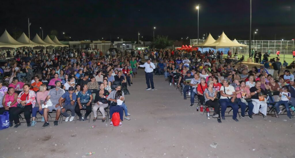 Más de 850 vecinos conviven con César Jáuregui en Fiesta Mexicana de Camino Real