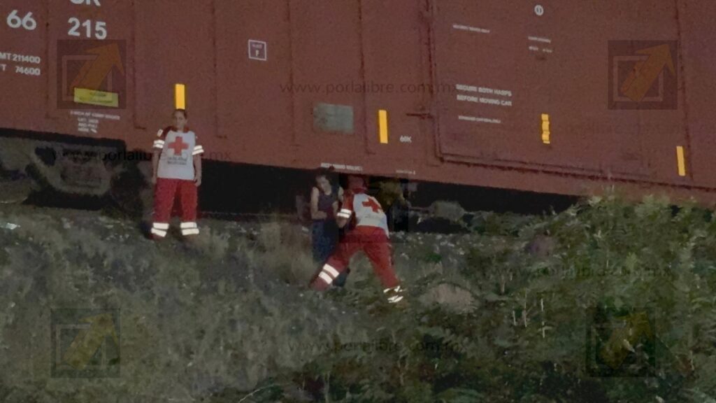 Tren de carga impacta a mujer que caminaba sobre las vías en la vialidad CH-P