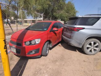 Choque entre tres vehículos deja a dos personas hospitalizadas en la carretera a Juárez