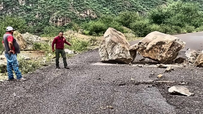 Atiende SCOP afectaciones en carreteras ocasionadas por las lluvias