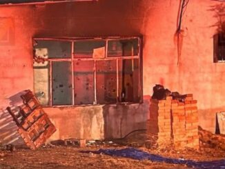 Incendio consume vivienda y una pickup tras ataque a balazos en La Mesa de Aldama