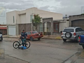 Ciclista termina en el pavimento tras ser arrollado por una pick up en zona Centro