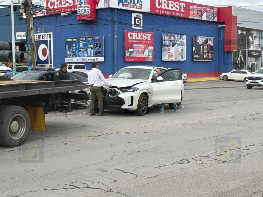Menor resulta lesionada tras fuerte choque entre BMW y pick up en avenida Américas