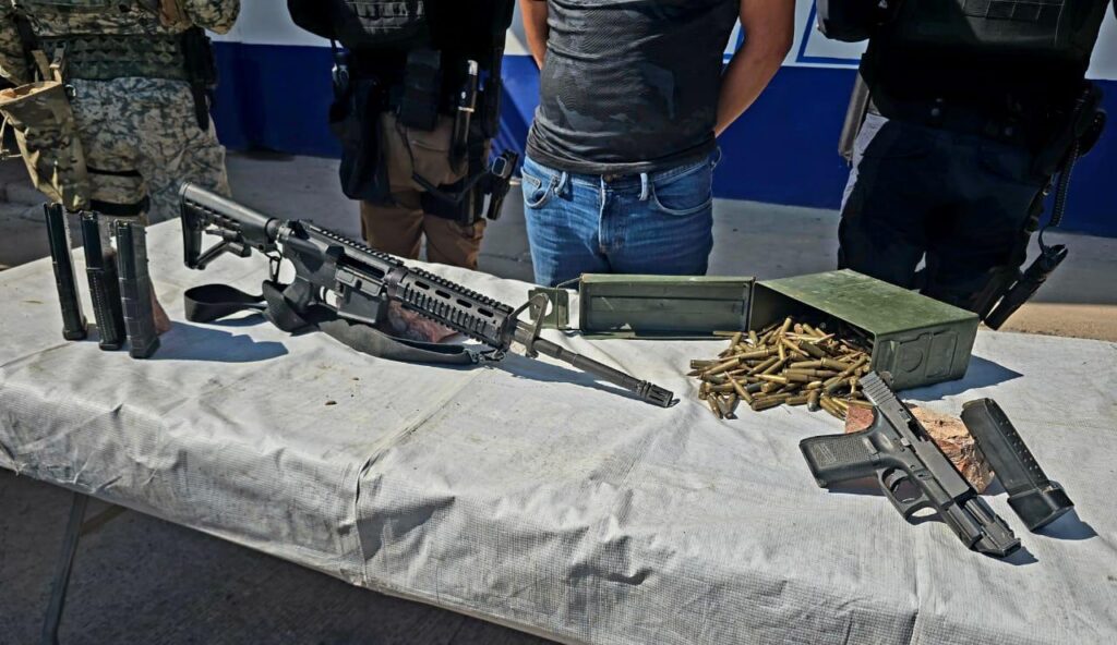 Operativo Conjunto en Ojinaga detiene a 3 hombres; aseguran armas y vehículos 